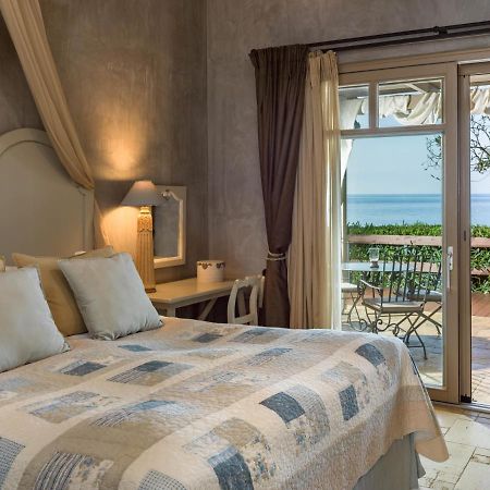 Six Keys Hotel Afissos Bagian luar foto