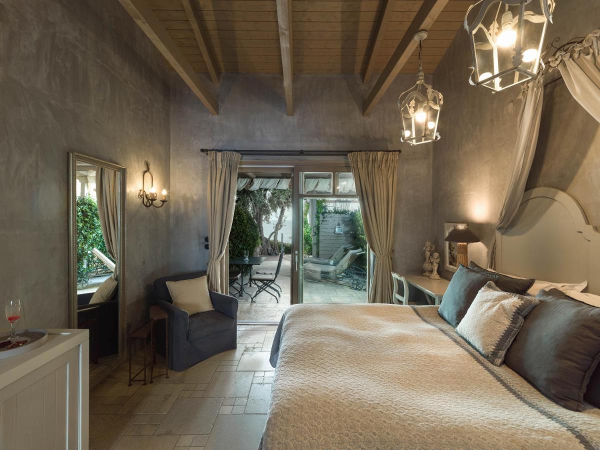 Six Keys Hotel Afissos Bagian luar foto