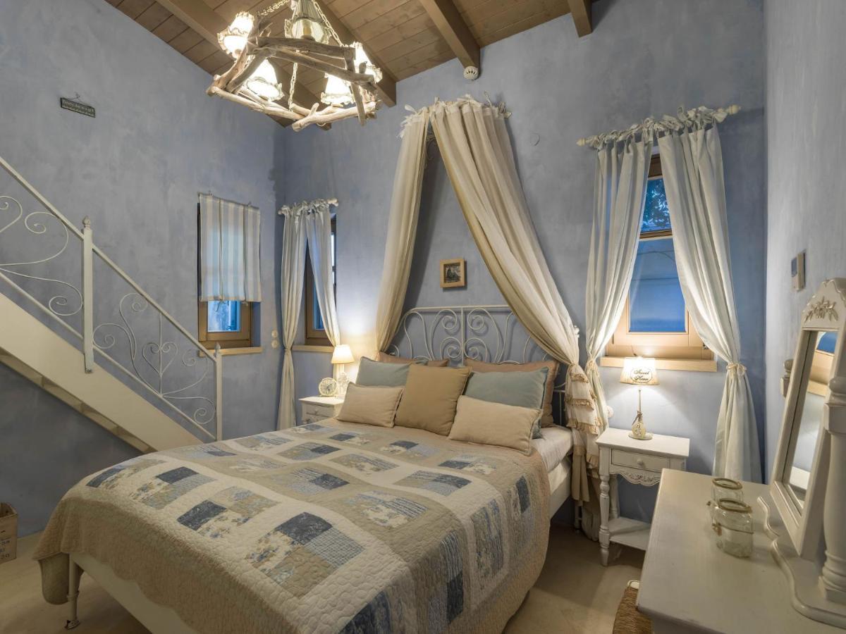 Six Keys Hotel Afissos Bagian luar foto