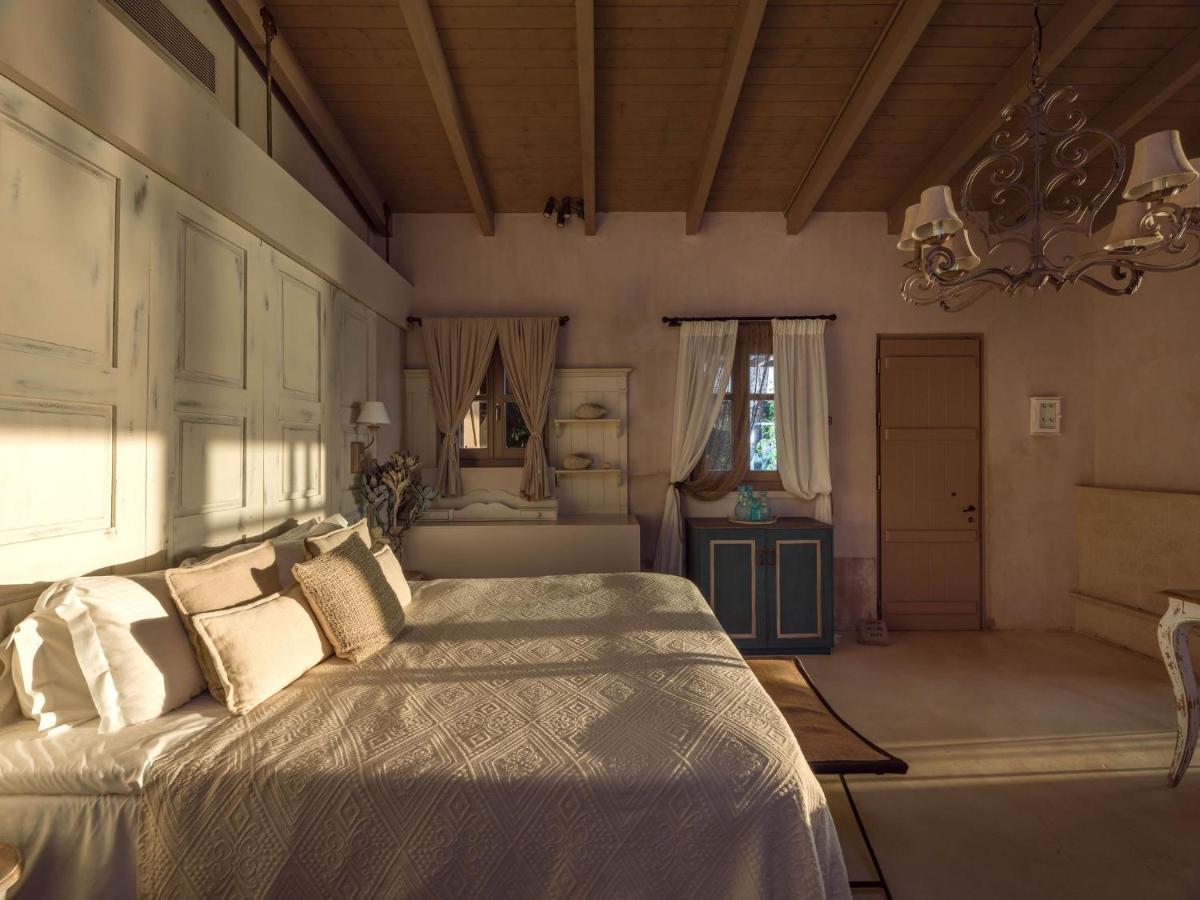 Six Keys Hotel Afissos Bagian luar foto