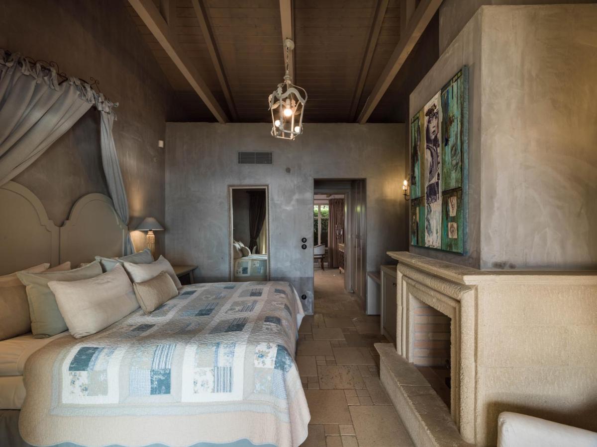 Six Keys Hotel Afissos Bagian luar foto
