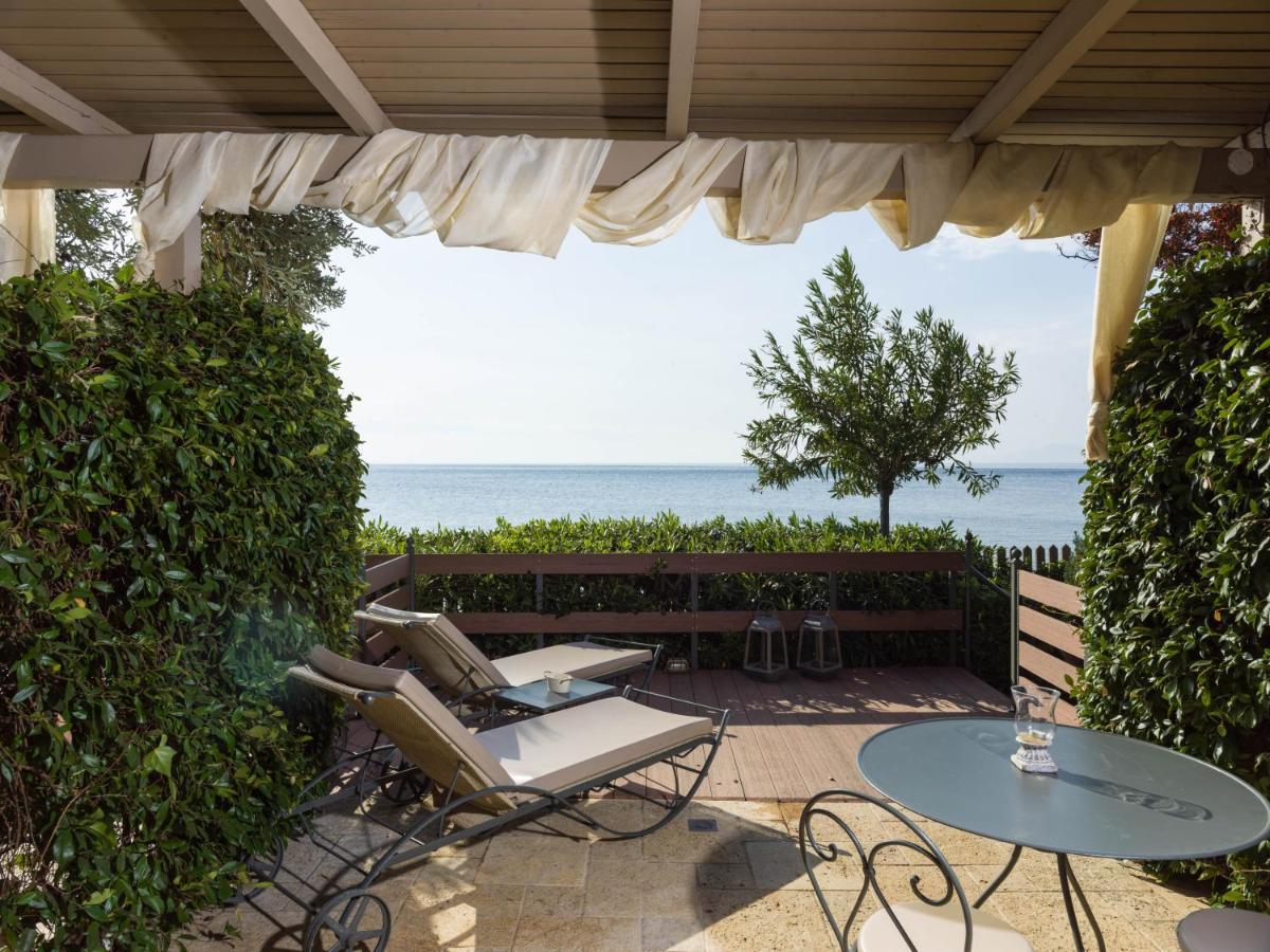 Six Keys Hotel Afissos Bagian luar foto