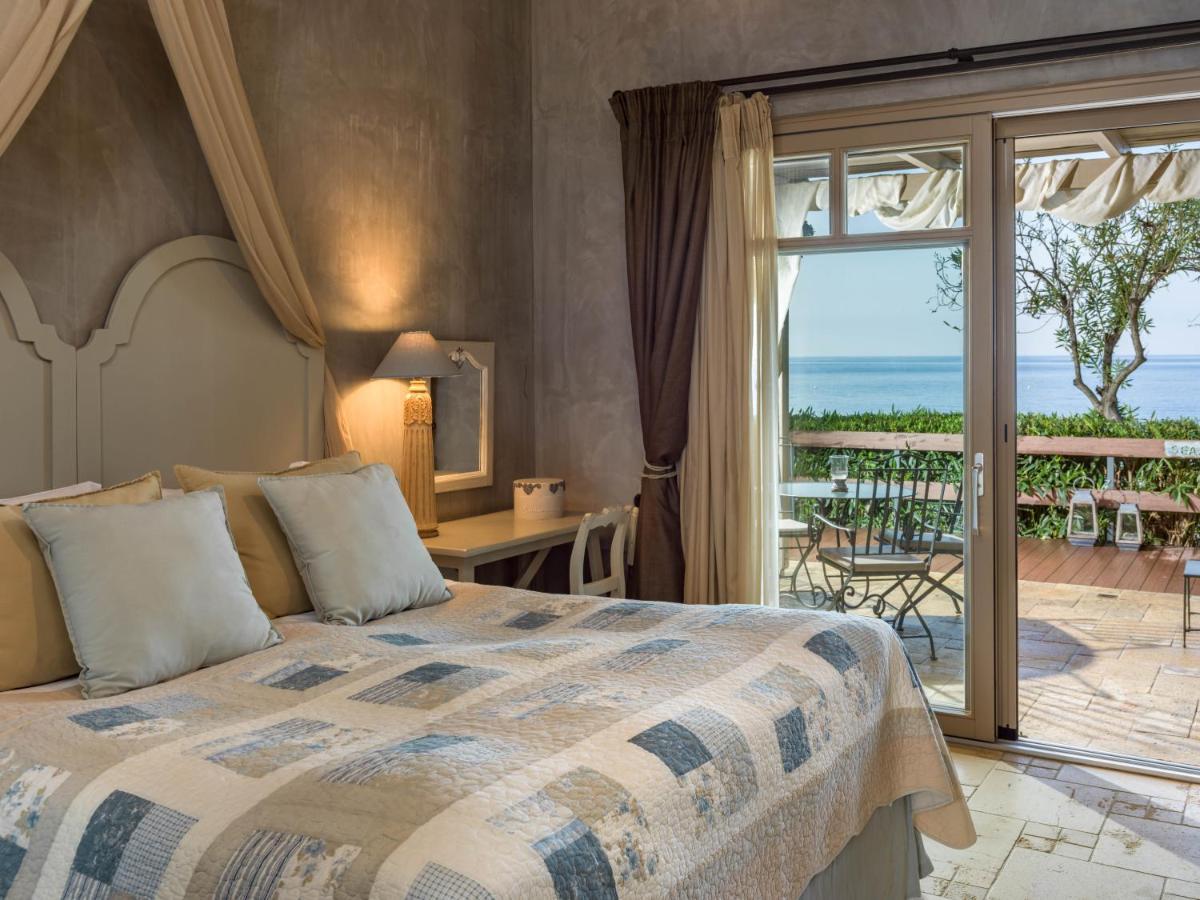 Six Keys Hotel Afissos Bagian luar foto
