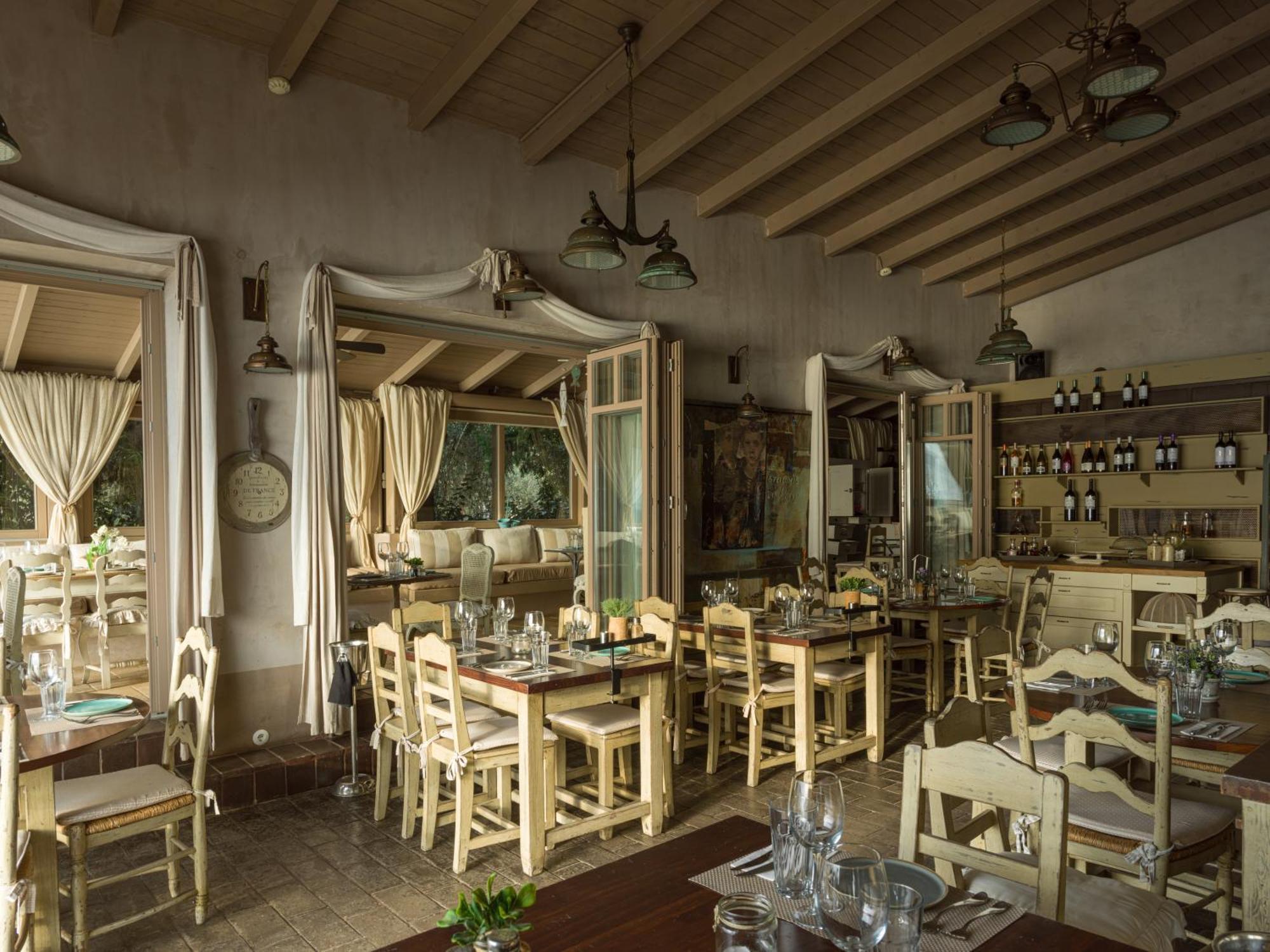 Six Keys Hotel Afissos Bagian luar foto