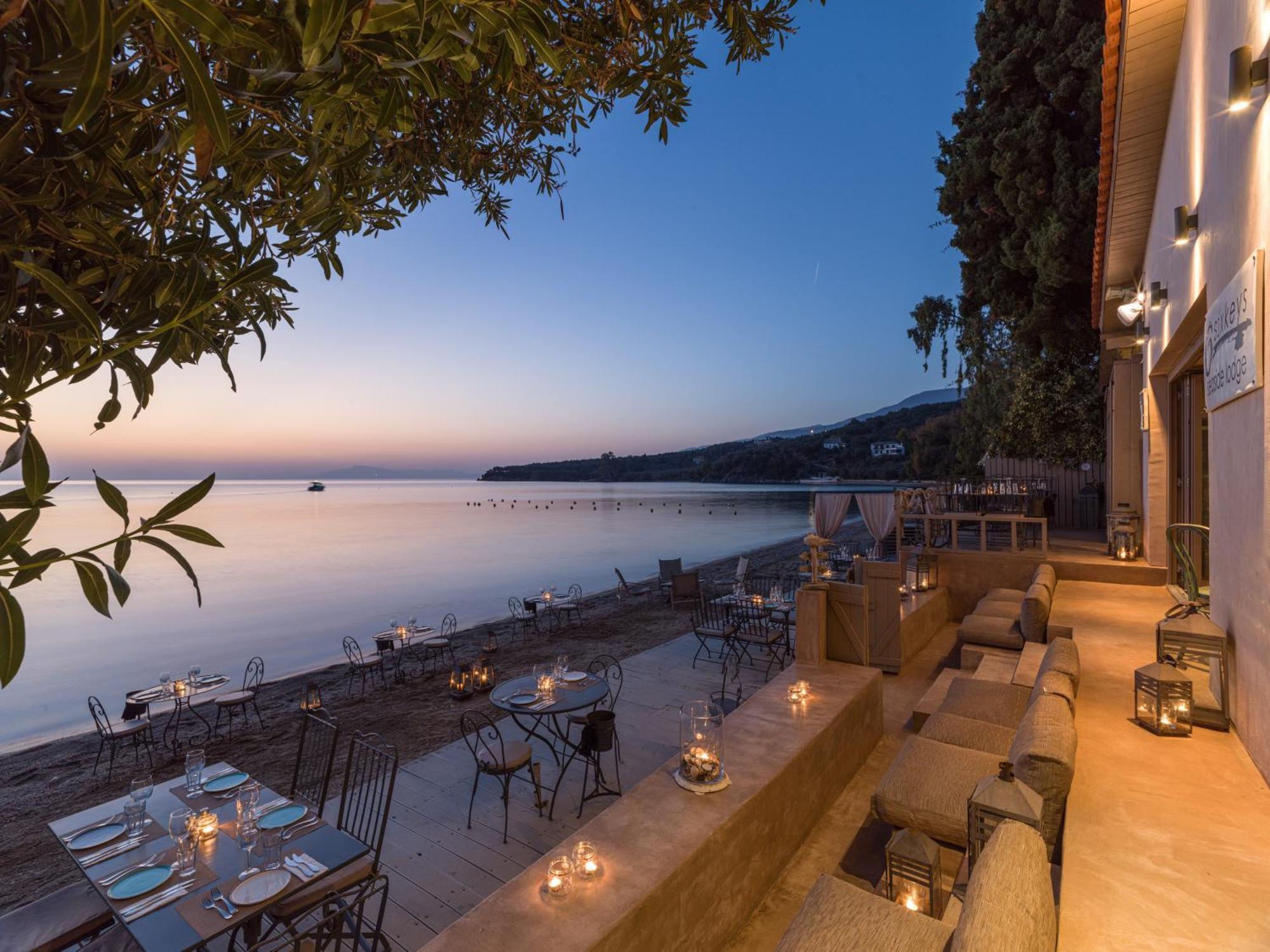 Six Keys Hotel Afissos Bagian luar foto