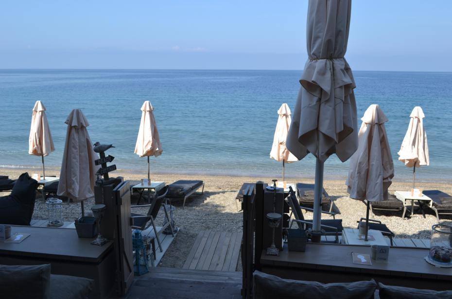 Six Keys Hotel Afissos Bagian luar foto