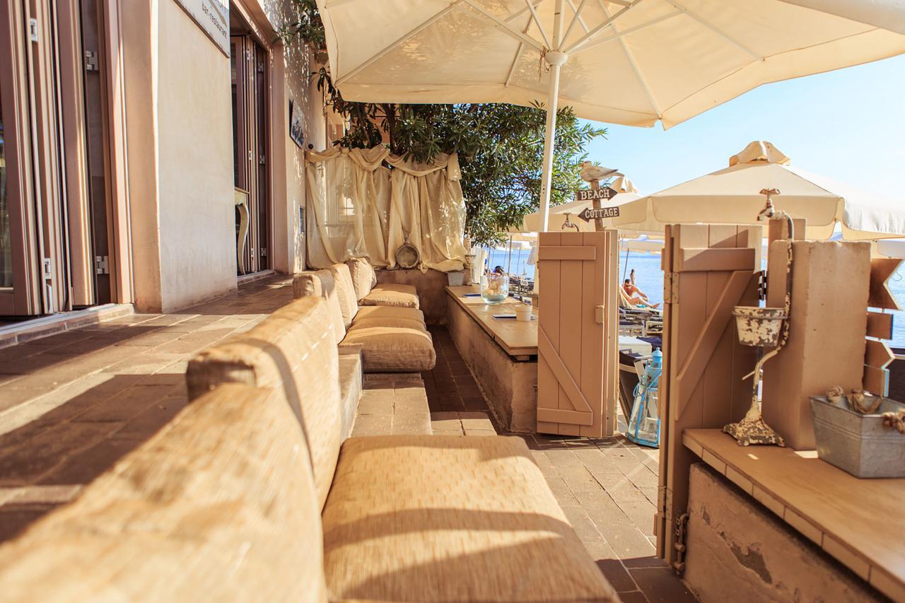 Six Keys Hotel Afissos Bagian luar foto