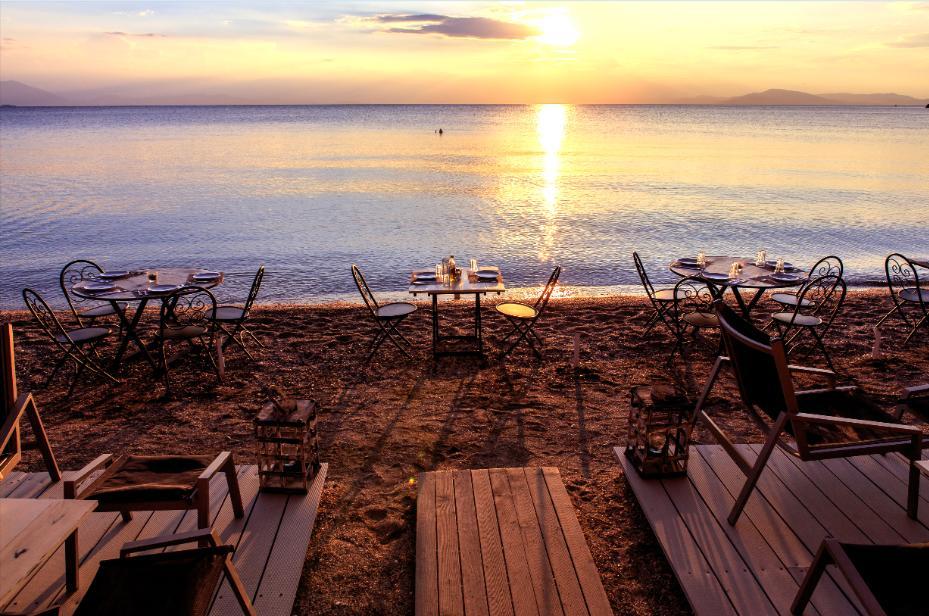 Six Keys Hotel Afissos Bagian luar foto