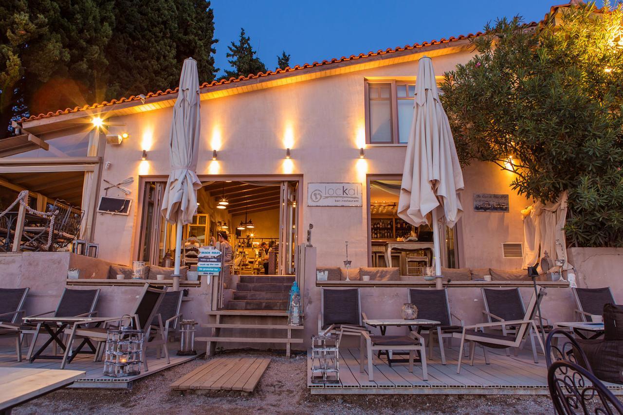 Six Keys Hotel Afissos Bagian luar foto
