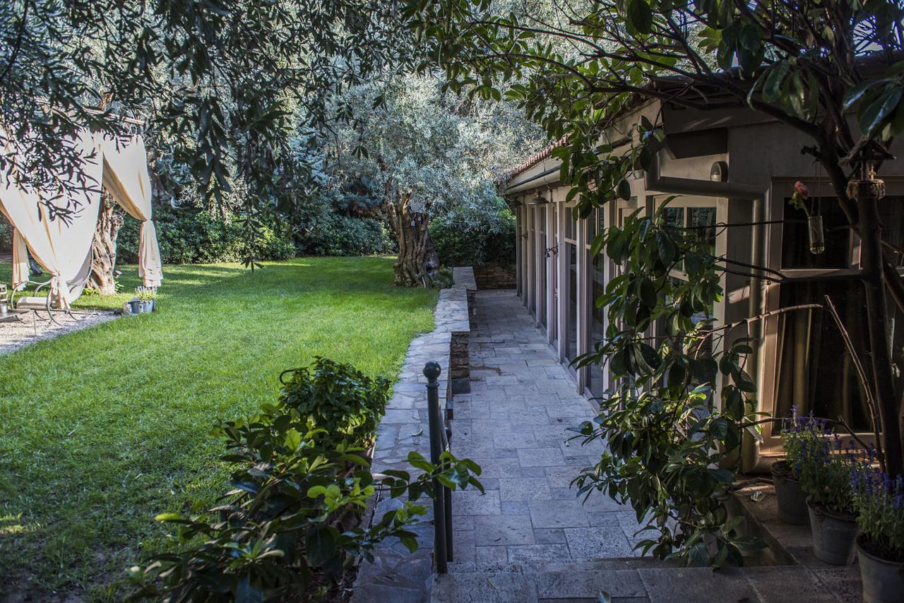 Six Keys Hotel Afissos Bagian luar foto